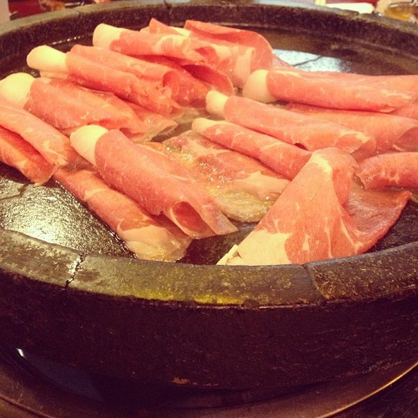 12/13/2012 tarihinde 420ziyaretçi tarafından Hae Jang Chon Korean BBQ Restaurant'de çekilen fotoğraf