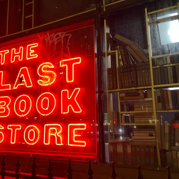 Foto tomada en The Last Bookstore  por Cortney M. el 9/22/2023