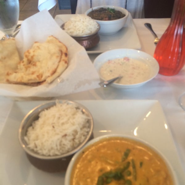 Das Foto wurde bei Zaika Indian Restaurant von Cortney M. am 8/16/2015 aufgenommen