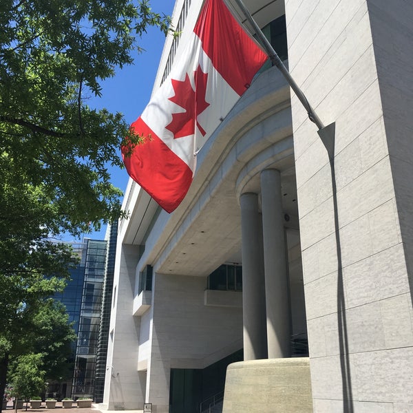 Снимок сделан в Embassy of Canada пользователем Cortney M. 6/12/2018
