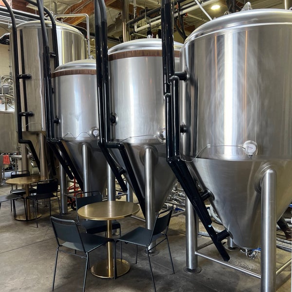 Foto scattata a Monkish Brewing Co. da Cortney M. il 5/12/2023