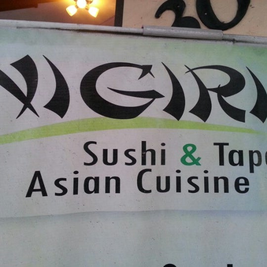 Photo taken at Nigiri Sushi Bar &amp; Restaurant by Javier P. on 1/29/2013