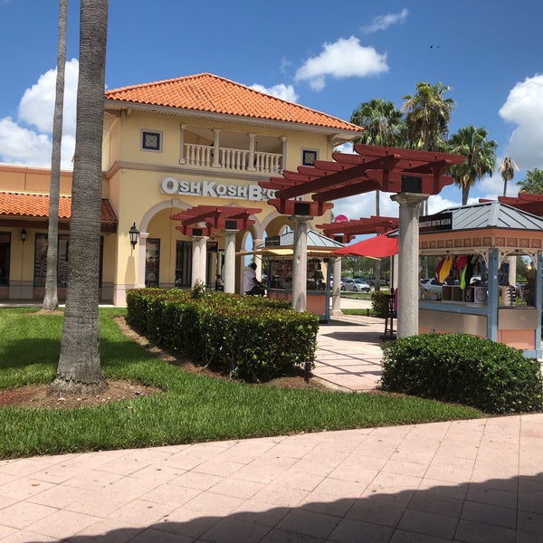 Fotos en Florida Keys Marketplace - Centro comercial de descuentos