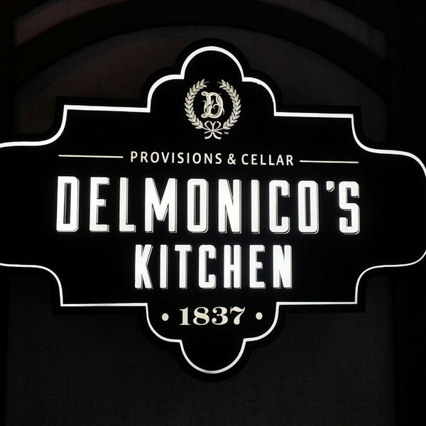 รูปภาพถ่ายที่ Delmonico&#39;s Kitchen โดย Tony L. เมื่อ 6/22/2013