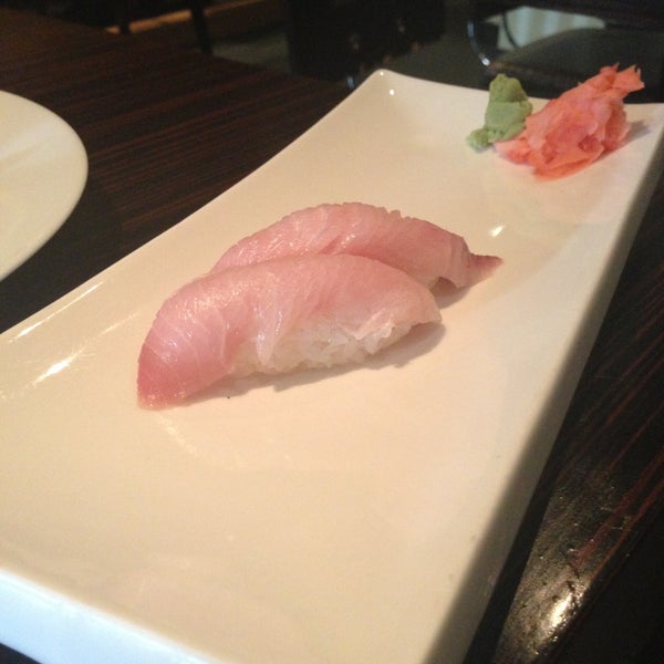 5/12/2013 tarihinde Jennifer G.ziyaretçi tarafından Bar Chi Sushi'de çekilen fotoğraf