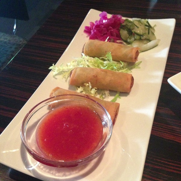 รูปภาพถ่ายที่ Bar Chi Sushi โดย Jennifer G. เมื่อ 5/12/2013