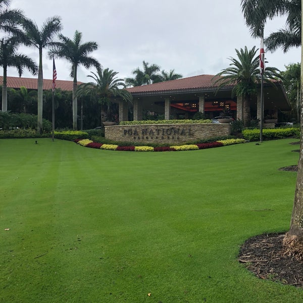 รูปภาพถ่ายที่ PGA National Resort โดย Jennifer L. เมื่อ 6/9/2018