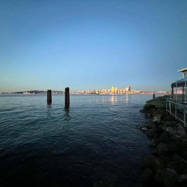 Photo taken at Salty&#39;s on Alki by Aaron L. on 10/9/2021