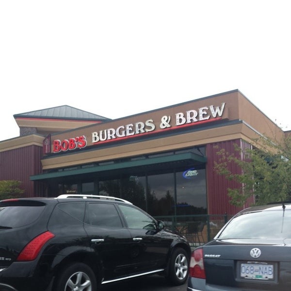 Foto tomada en Bob&#39;s Burgers &amp; Brew  por Dave L. el 7/21/2014