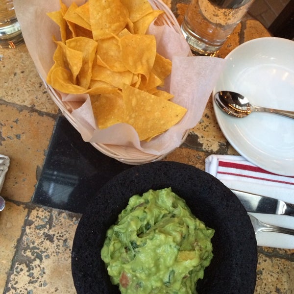 Foto tirada no(a) El Paso Restaurante Mexicano por Charles D. em 4/25/2014