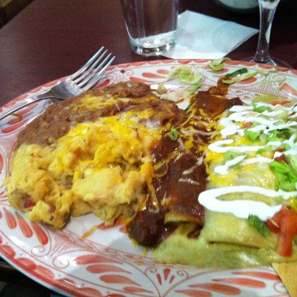 Foto diambil di Abuelo&#39;s Mexican Restaurant oleh Vic pada 9/25/2012