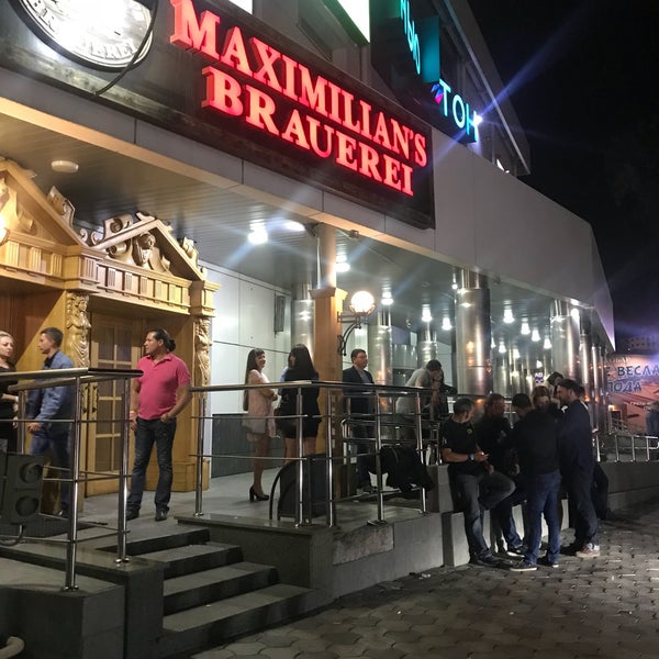 Foto tirada no(a) Maximilian&#39;s Brauerei por Andrey em 8/24/2018