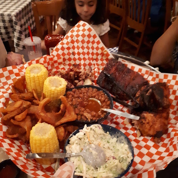 Photo taken at Famous Dave&#39;s Bar-B-Que by Krlos A. on 9/2/2017