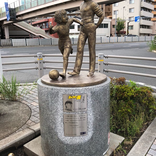 Fotos En キャプテン翼 ロベルト本郷と大空翼像 四ツ木 46 Visitantes