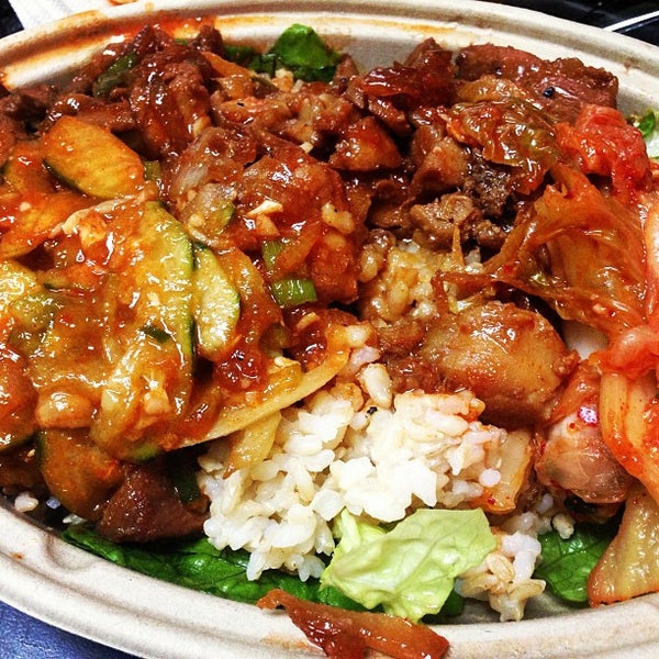 Foto tirada no(a) Korean Barbecue and Grill (KBG) por Katie B. em 12/30/2012