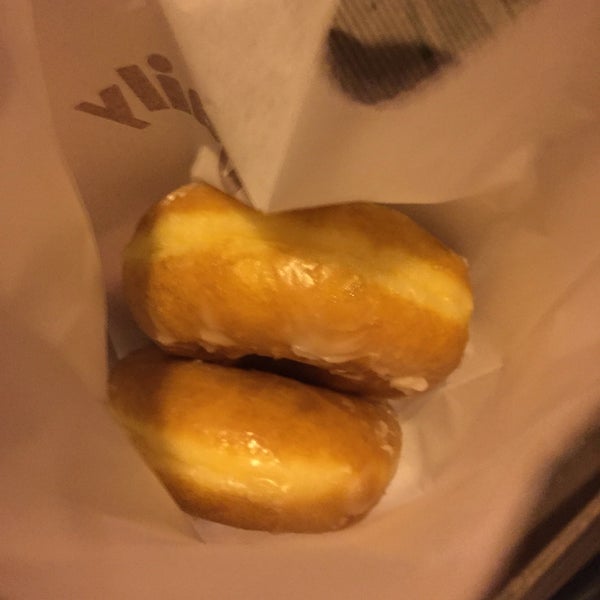 รูปภาพถ่ายที่ Happy Donuts โดย James เมื่อ 5/30/2016