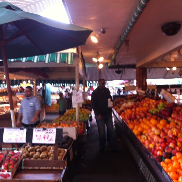Das Foto wurde bei The Original Farmers Market von James am 5/8/2013 aufgenommen