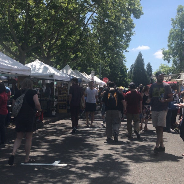 Снимок сделан в Eugene Saturday Market пользователем Asan 6/22/2019