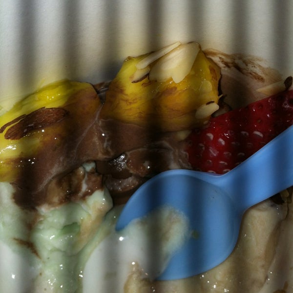 Photo taken at Zainey&#39;s Frozen Yogurt by Judith on 1/8/2013