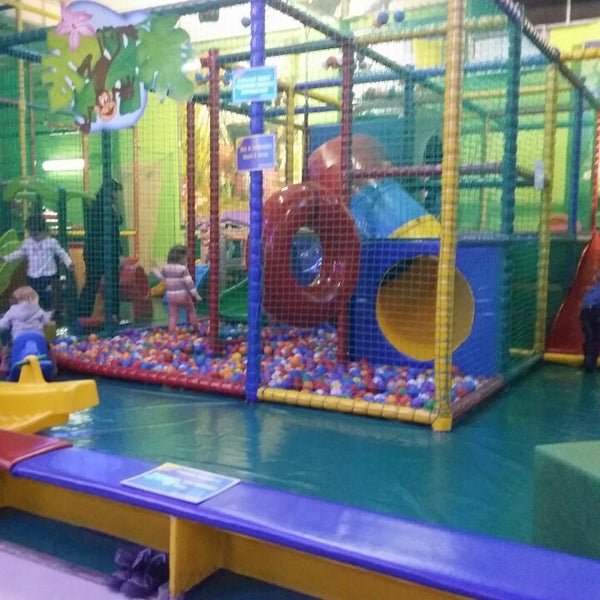 детская игровая новороссийск. острова развлекательный центр новороссийск. Green park новороссийск детская комната. игровые автоматы для детей. детское кафе с игровой.