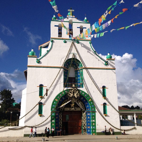 Iglesia de San Juan Bautista - San Juan Chamula, Chiapas Iglesia de San Juan Bautista - San Juan Chamula, Chiapas