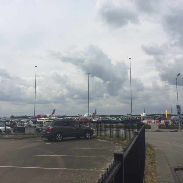 Das Foto wurde bei Flughafen Eindhoven (EIN) von Eddie P. am 6/30/2017 aufgenommen