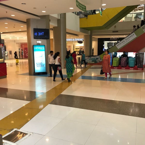 4/13/2017에 Niks K.님이 R City Mall에서 찍은 사진