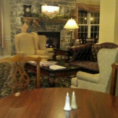 Photo taken at Amish View Inn &amp; Suites at Plain &amp; Fancy Farm by Laura G. on 11/24/2011
