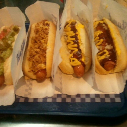 Photo taken at Terraza Modelo Hot-Dog Stand by Jordi A. on 8/28/2012