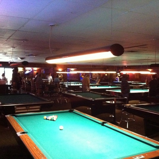 รูปภาพถ่ายที่ House of Billiards Santa Monica โดย Jason B. เมื่อ 8/20/2011