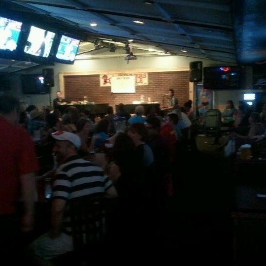 5/27/2012 tarihinde Chrissanne L.ziyaretçi tarafından Winners Circle Sports Bar &amp; Grill'de çekilen fotoğraf