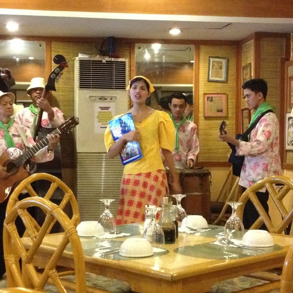 1/20/2013 tarihinde Roachy D.ziyaretçi tarafından The Singing Cooks and Waiters Atbp'de çekilen fotoğraf