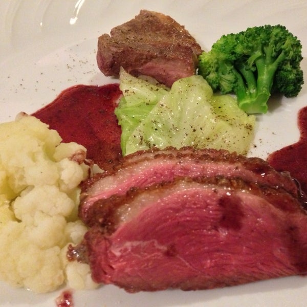 Кухня в стиле бистро. Бистро шеф. Телячьи щечки с булгуром. Бистро шеф. Кухня шеф повара интерьер.