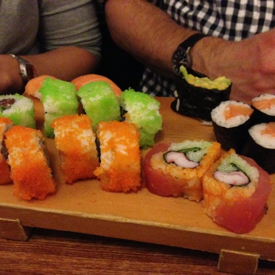 Суши спб. Калифорния остров суши. Ролл огненный дракон угорь лосось. Суши спб. Суши 39.