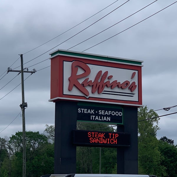 3/31/2019にipung z.がRuffino&#39;s Restaurant - Steak, Seafood, Italianで撮った写真