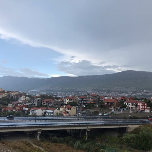 รูปภาพถ่ายที่ Mall of Split โดย Aakash K. เมื่อ 10/7/2018