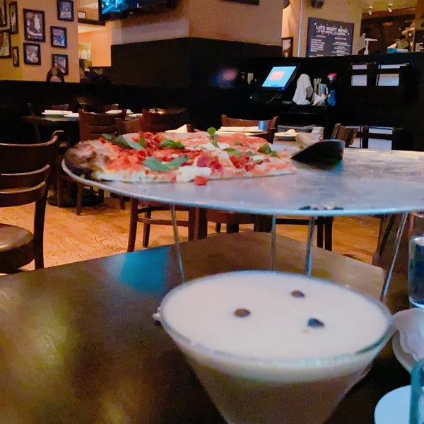 6/4/2021 tarihinde Natalieziyaretçi tarafından Harry&#39;s Italian Pizza Bar'de çekilen fotoğraf