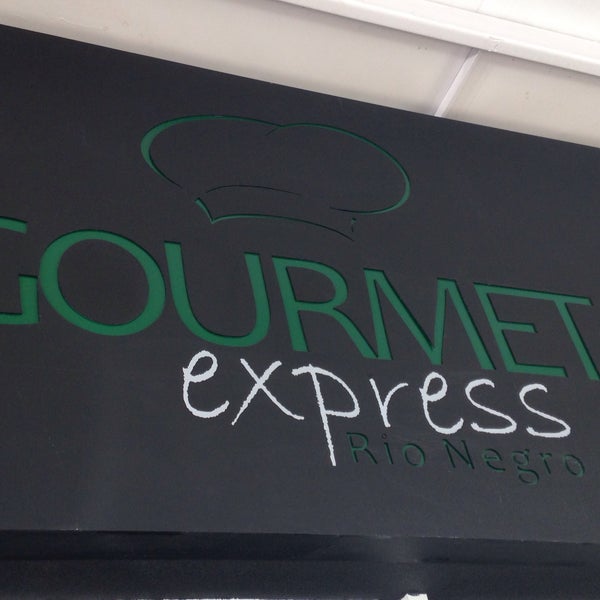 Foto tirada no(a) Gourmet Express por Rogério M. em 9/1/2015