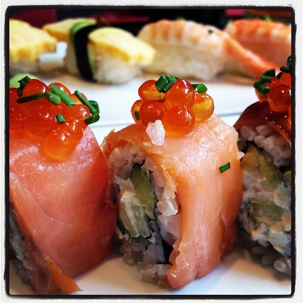 รูปภาพถ่ายที่ Bento Sushi Restaurant โดย Bento S. เมื่อ 9/25/2012