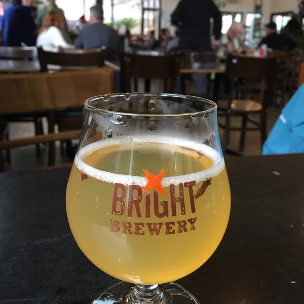 Photo taken at Bright Brewery by Aysha on 8/5/2017