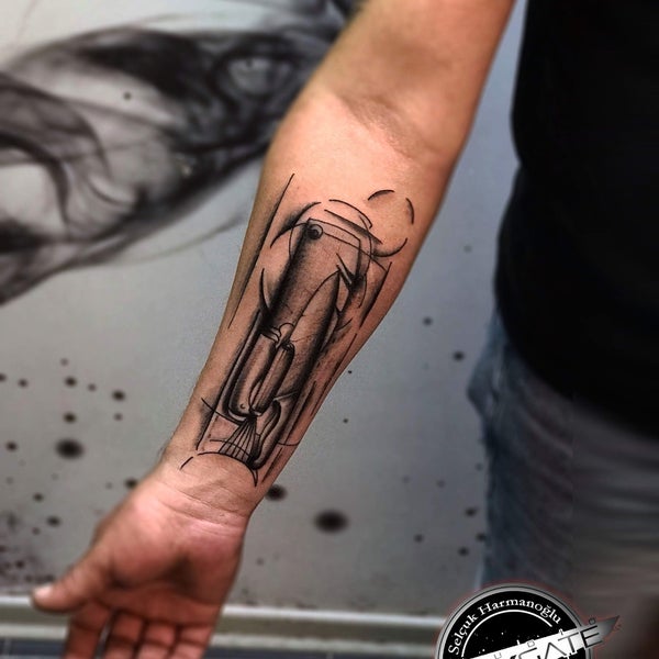 Foto diambil di Darkgate Tattoo oleh Selcuk H. pada 3/16/2019