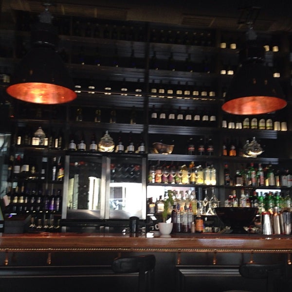 รูปภาพถ่ายที่ Time Restaurant &amp; Bar โดย Helena K. เมื่อ 10/25/2014