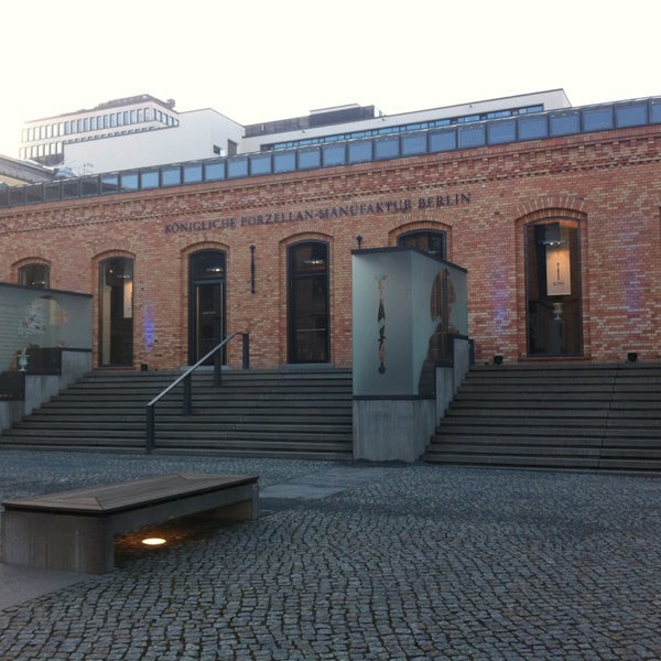 Das Foto wurde bei KPM Königliche Porzellan-Manufaktur Berlin von Cornell P. am 3/1/2013 aufgenommen