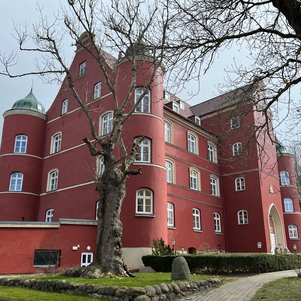 Foto tirada no(a) Hotel Schloss Spyker por Cornell P. em 4/11/2022