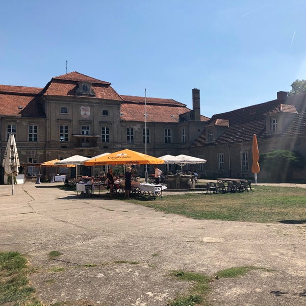 Foto diambil di Schloss Plaue oleh Cornell P. pada 8/20/2018
