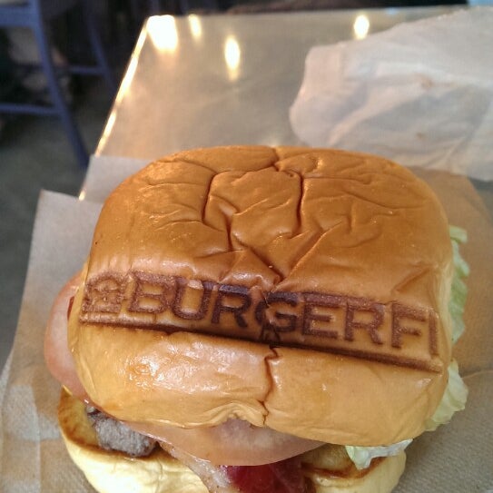 Foto scattata a BurgerFi da Christine D. il 12/27/2013
