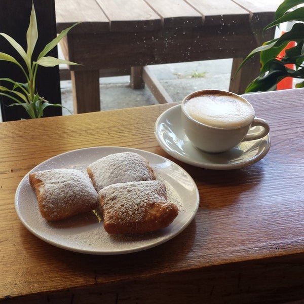 8/30/2014 tarihinde Nazary N.ziyaretçi tarafından Cammareri Bakery &amp; Cafe'de çekilen fotoğraf