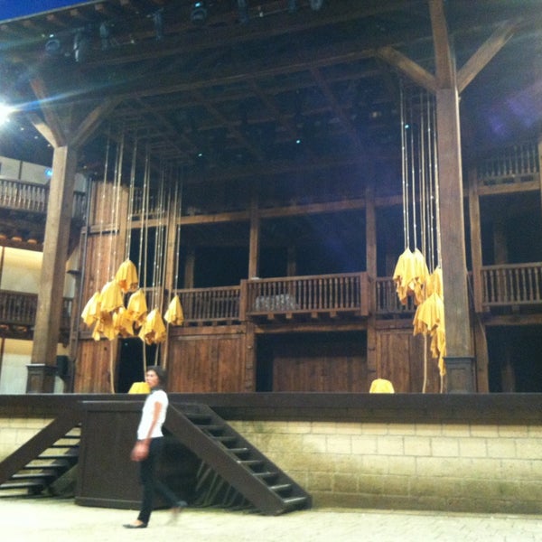 Фотосессия в театре. Театр 22 декабря. Tyler the creator обои на телефон. Драмтеатр бенефис елец. Королевство кривых зеркал театр.