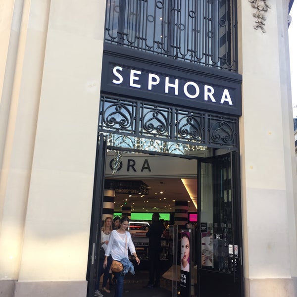 Photo taken at SEPHORA by Sandrine A. on 9/24/2016