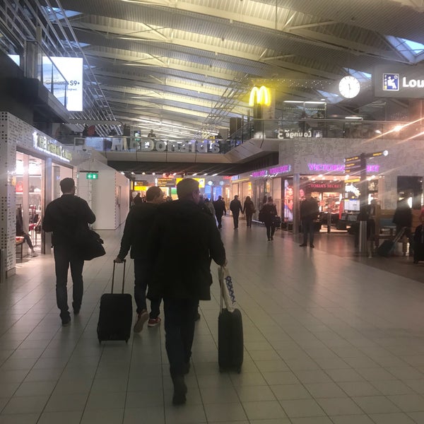 Photo taken at Amsterdam Airport Schiphol (AMS) by Jeroen B. on 3/9/2018